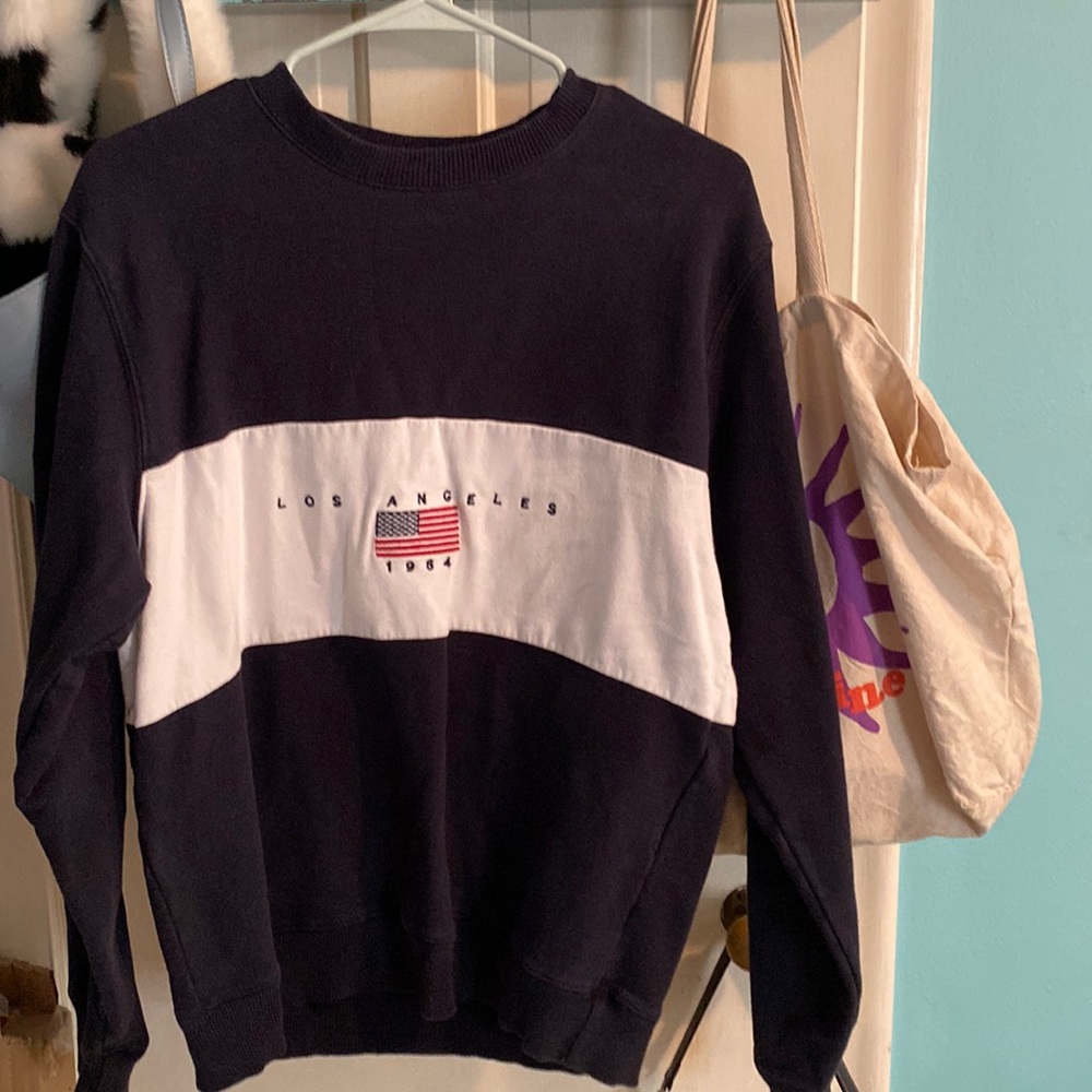 brandy melville usa crewneck, one size (fits 00-10)